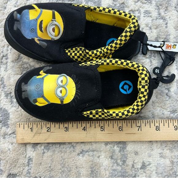 NEW 2010 Original Despicable Me Minions slip on sneakers size 10 - Picture 8 of 8